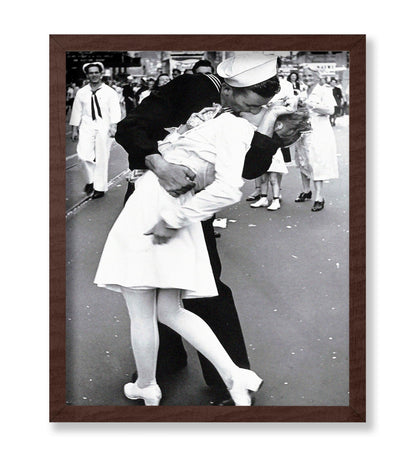 V-J Day Kiss