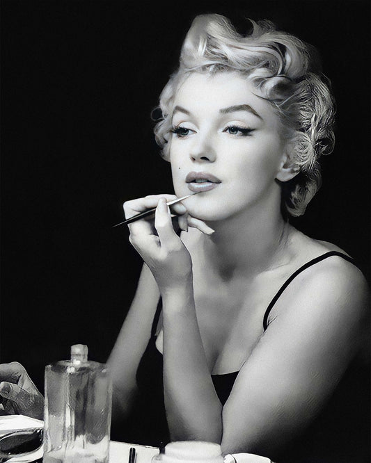 Marilyn Applying Make Up