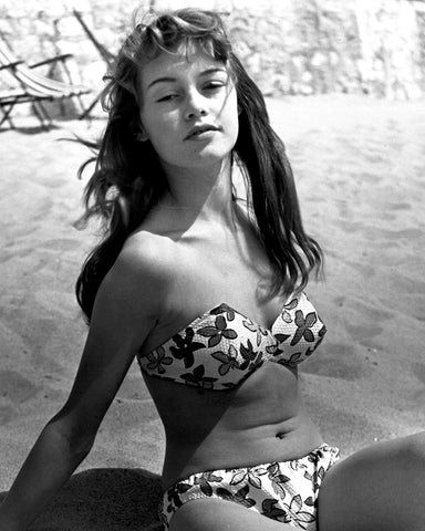 Brigitte in Bikini
