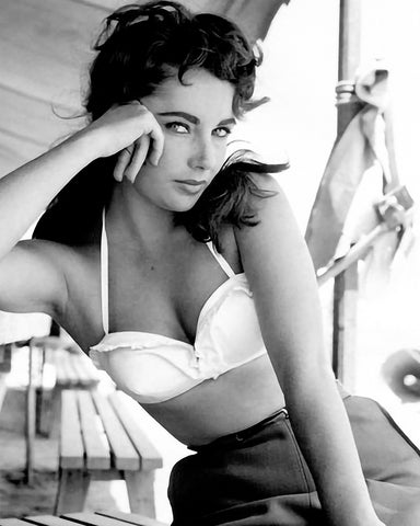 Elizabeth in Brassiere