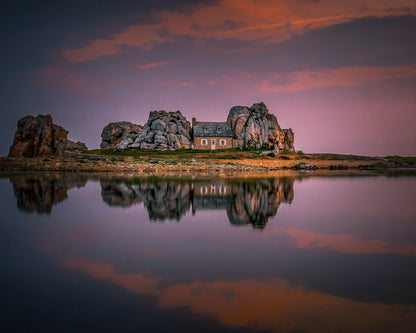 House Between the Rocks