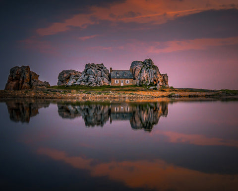 House Between the Rocks