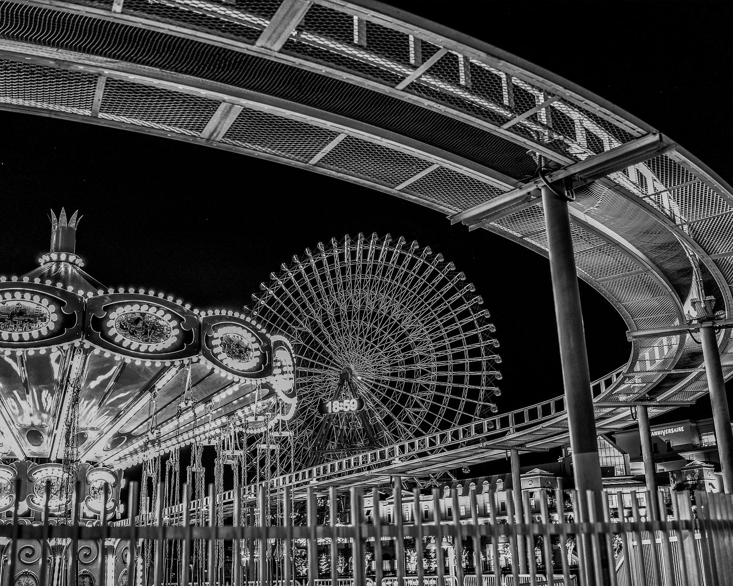 Cosmo Clock 21 Ferris Wheel