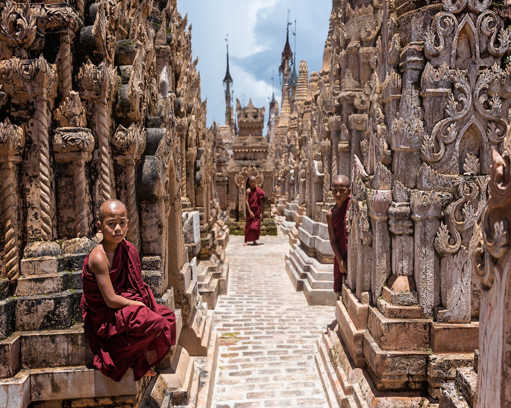 Monks at Kakku Pagodas