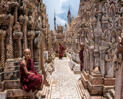 Monks at Kakku Pagodas