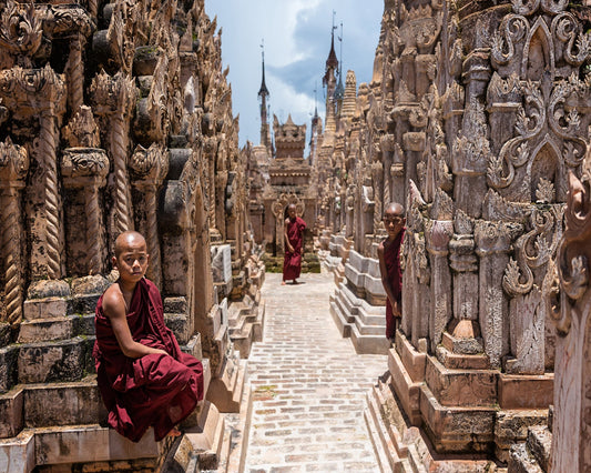 Monks at Kakku Pagodas