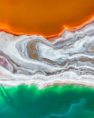 The Hidden Lake in the Dead Sea