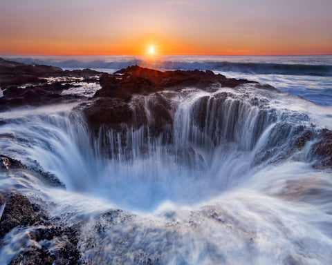 Thor�s Well Ocean Sinkhole