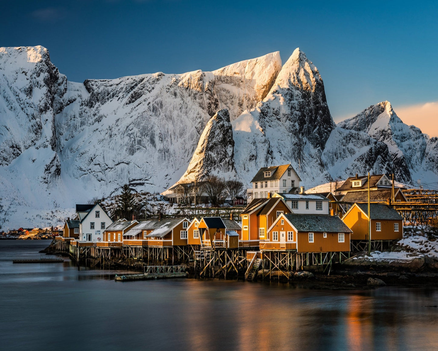 Sakris�y Arctic Fishing Village