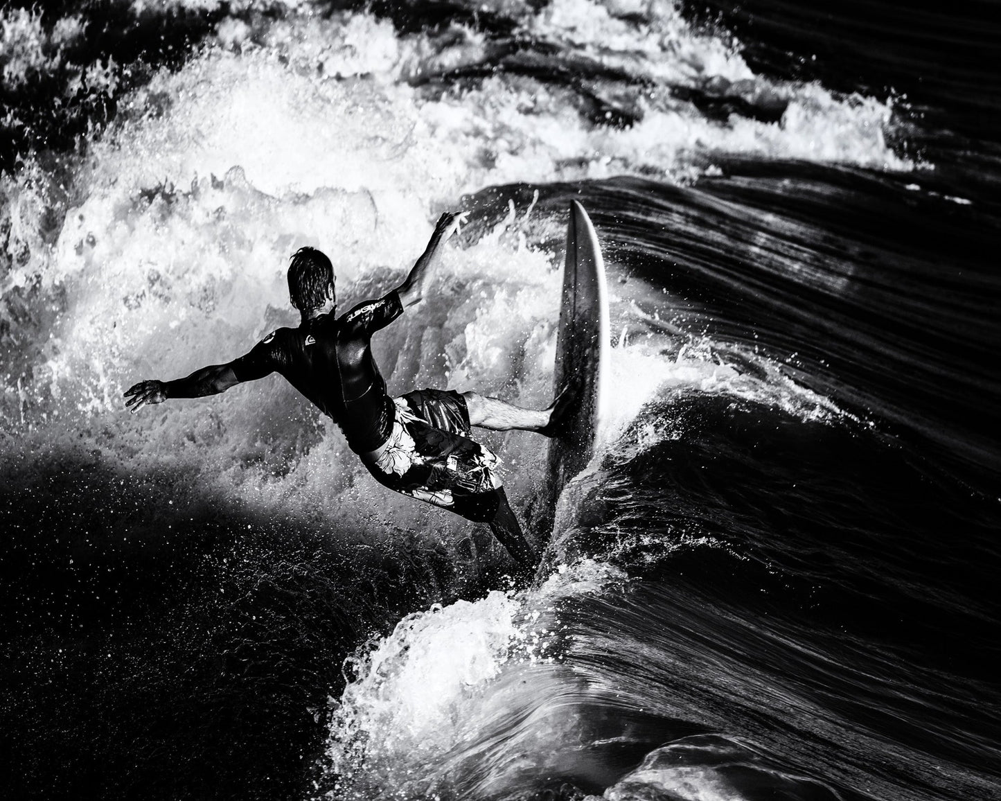 Surf Wave Cutback