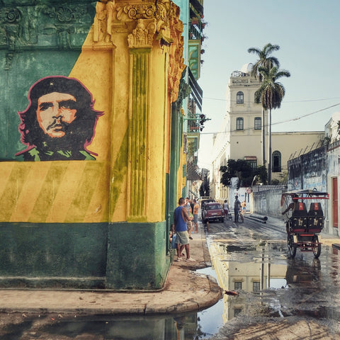 Havana Street with Che Graffiti