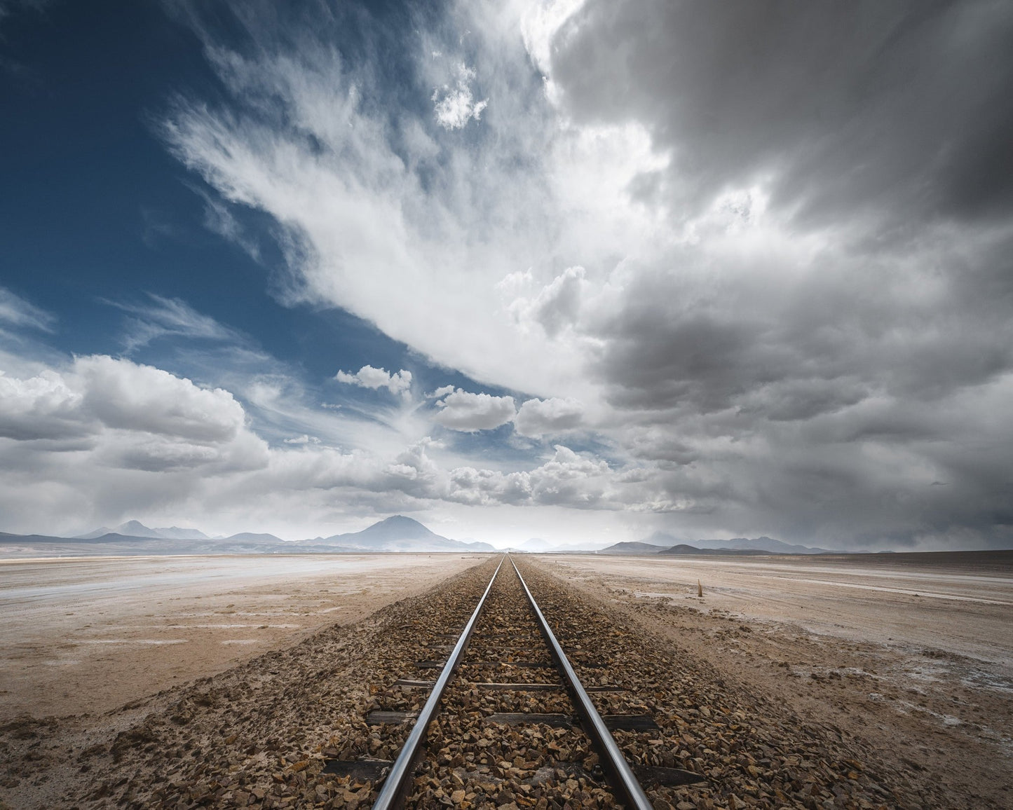 Endless Railway Horizon