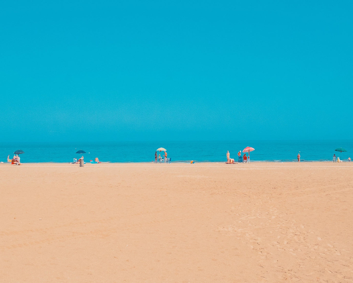 Minimal Beach Horizon