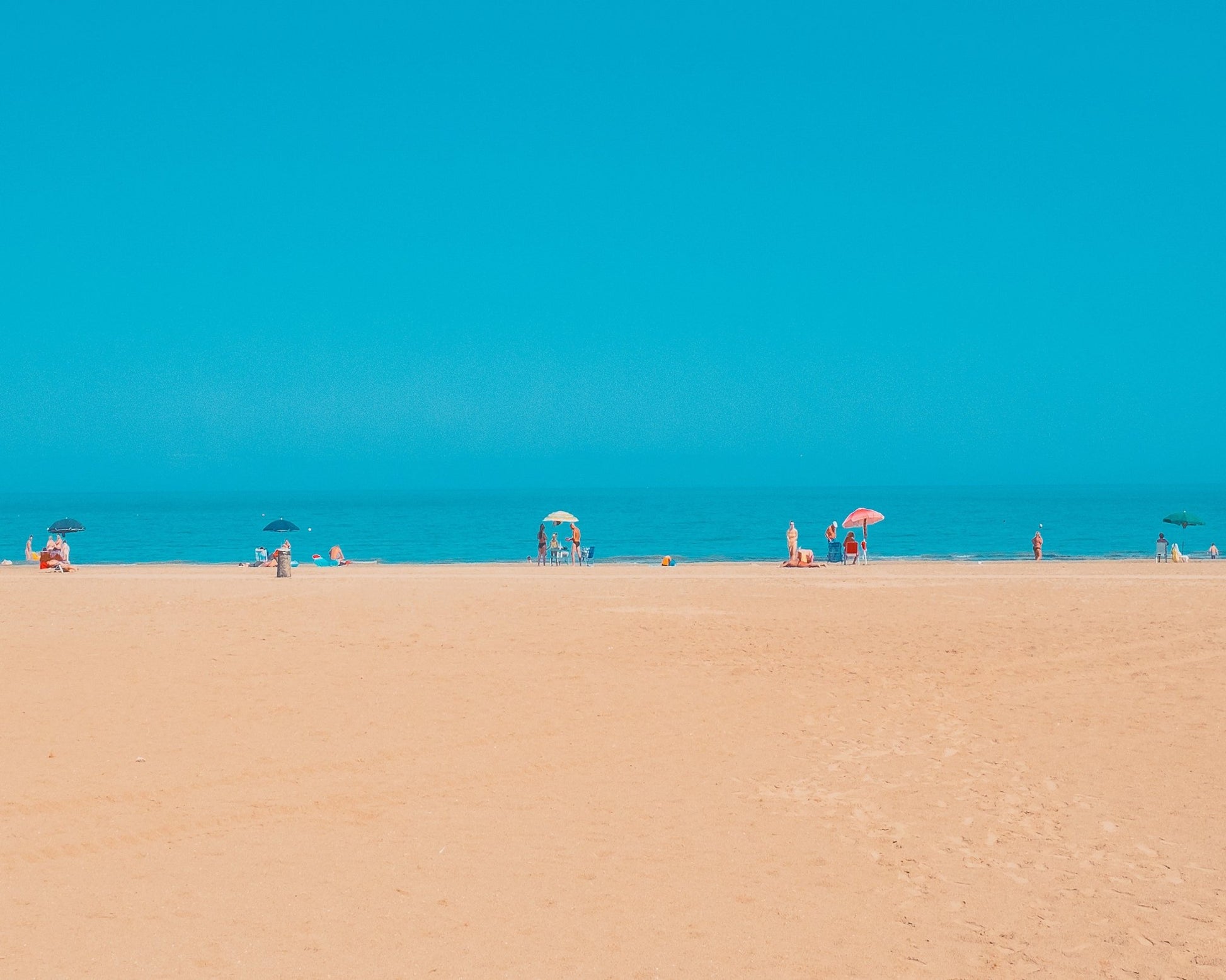 Minimal Beach Horizon