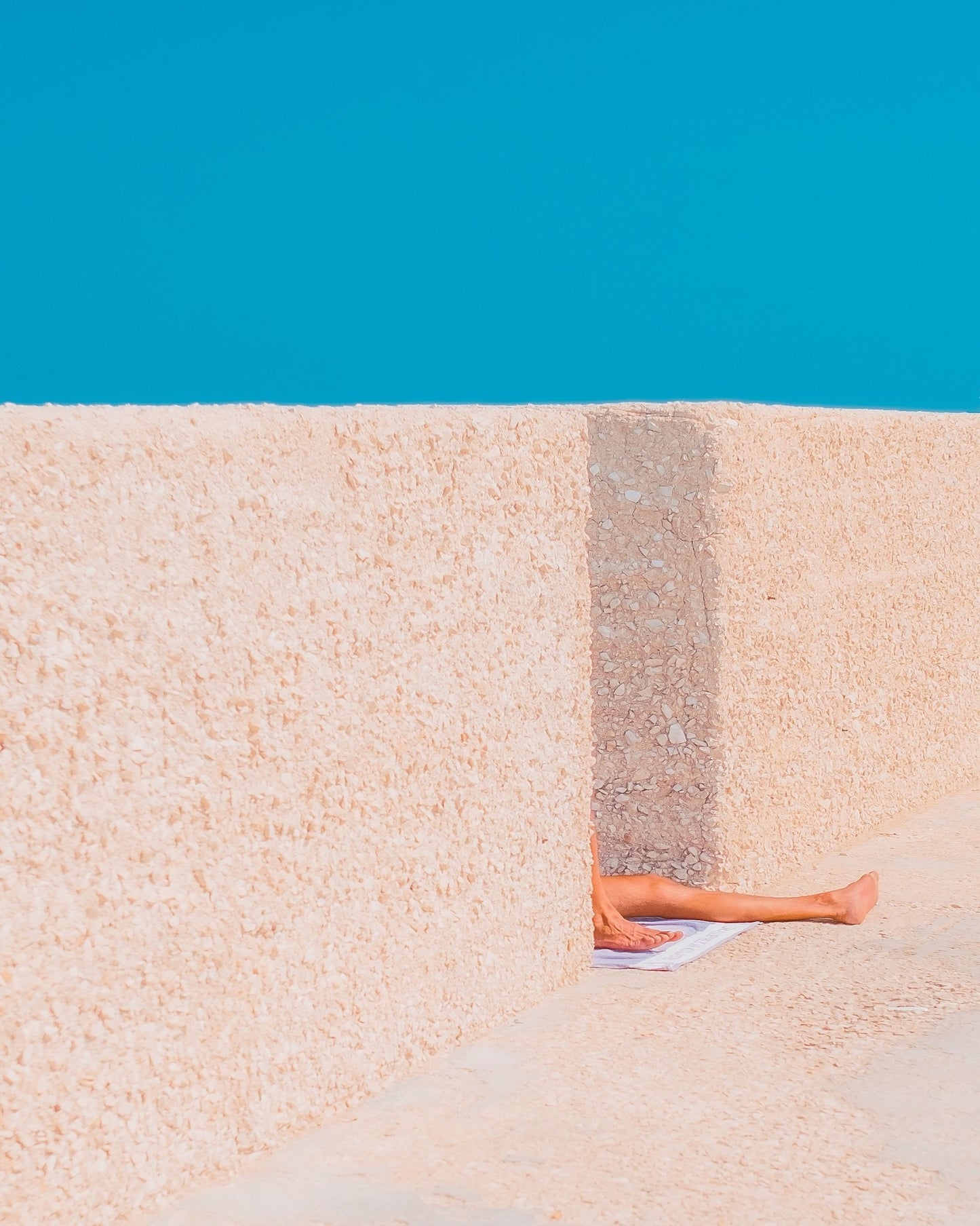 Minimal Sunbathing Legs