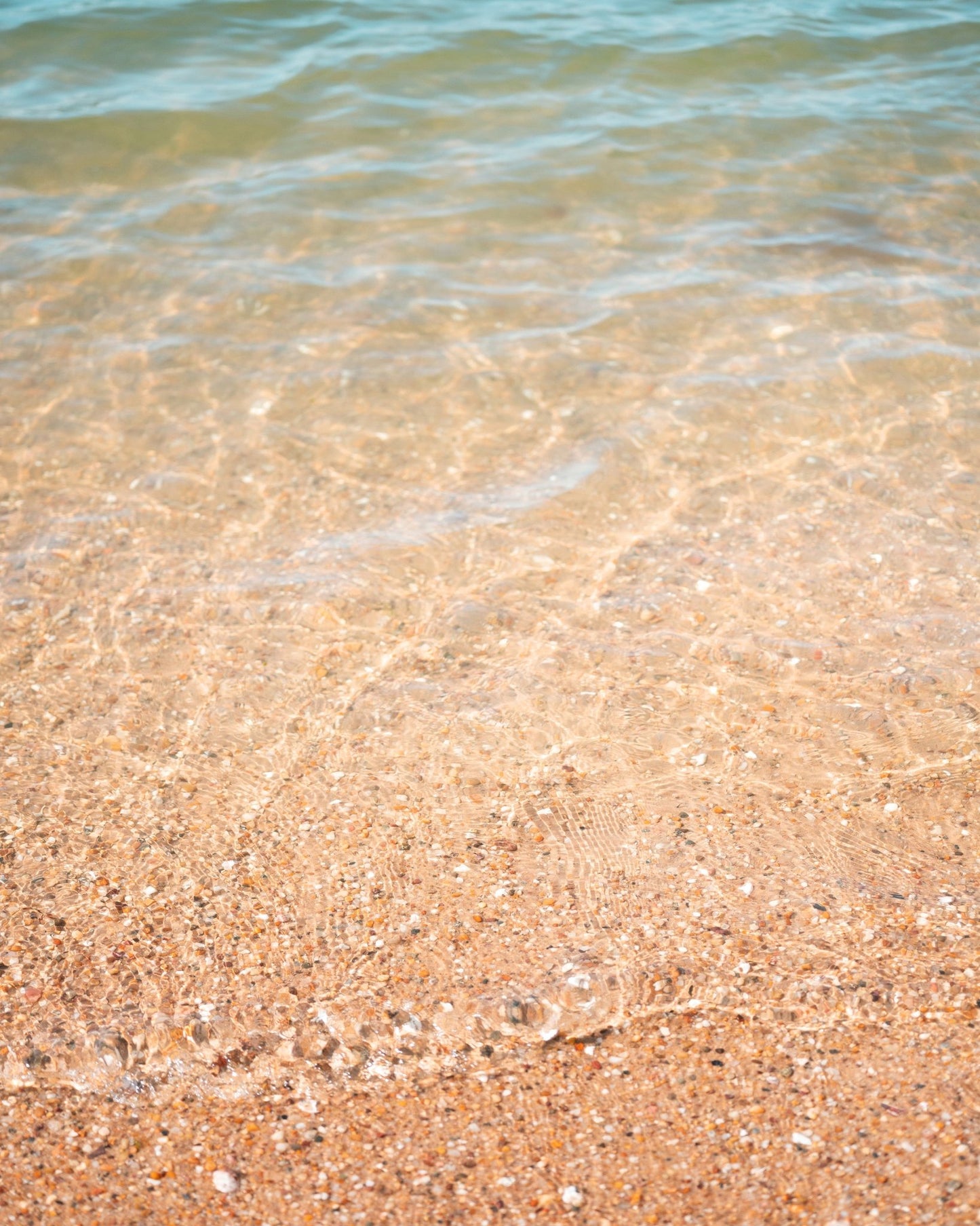 Clear Shoreline Waves