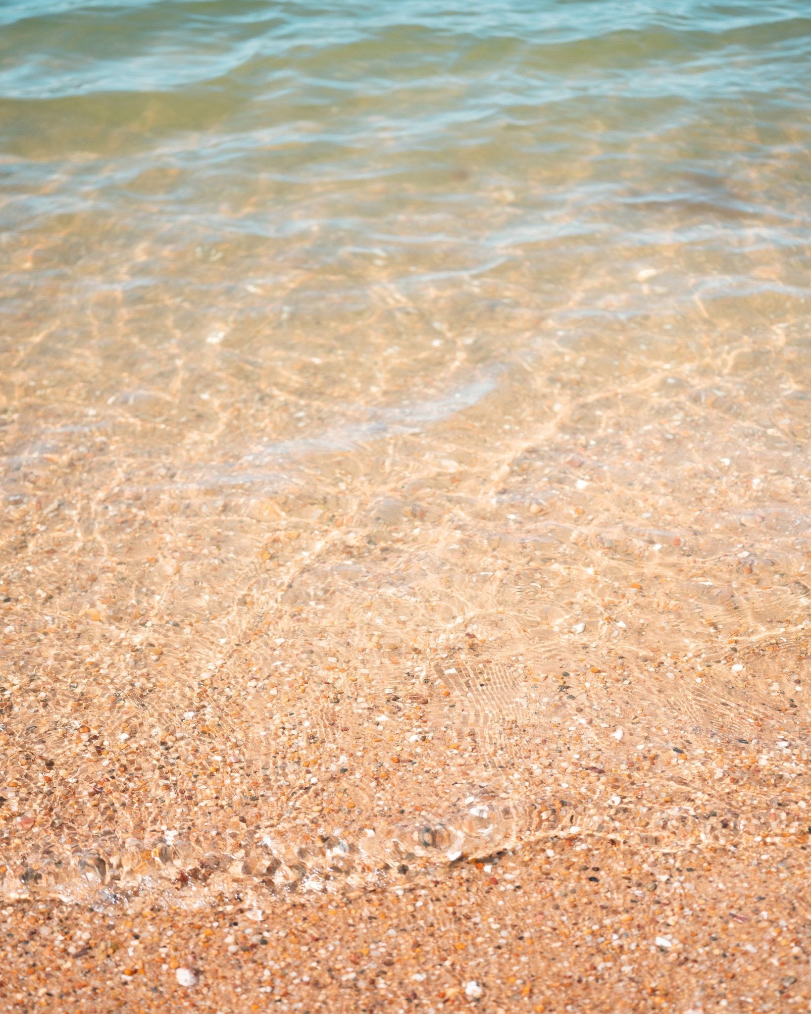 Clear Shoreline Waves