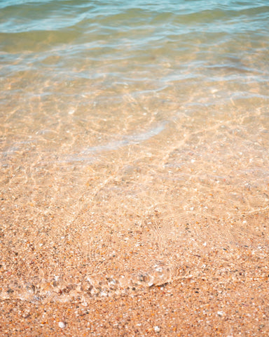 Clear Shoreline Waves