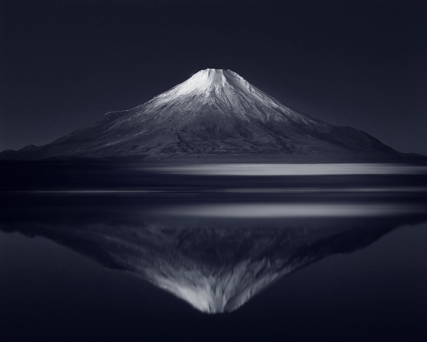 Minimal Mountain Reflection