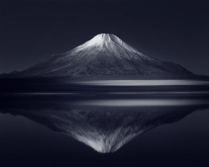 Minimal Mountain Reflection
