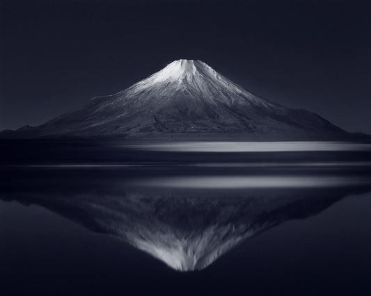 Minimal Mountain Reflection