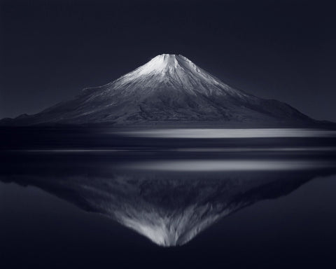 Minimal Mountain Reflection