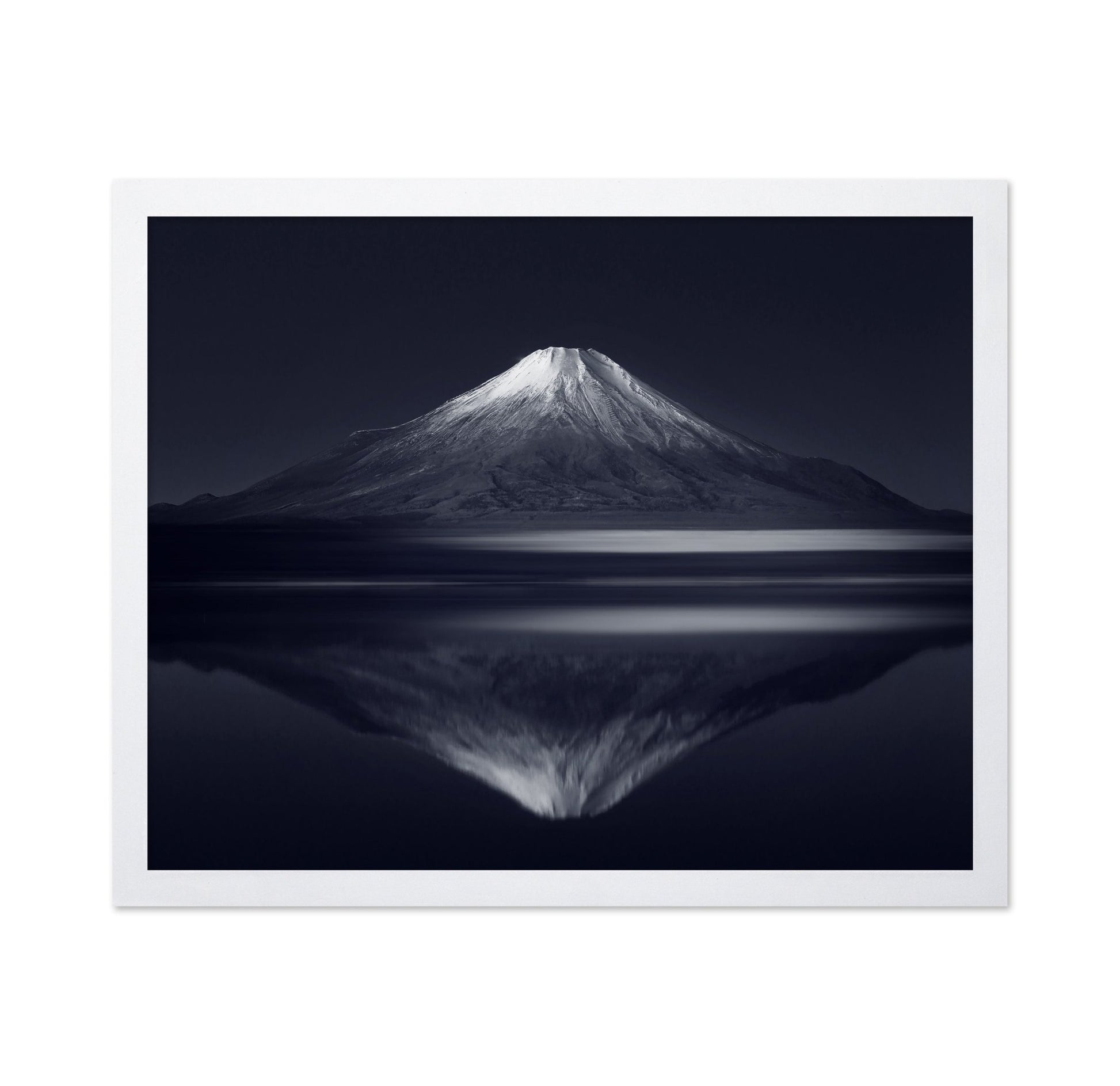 Minimal Mountain Reflection