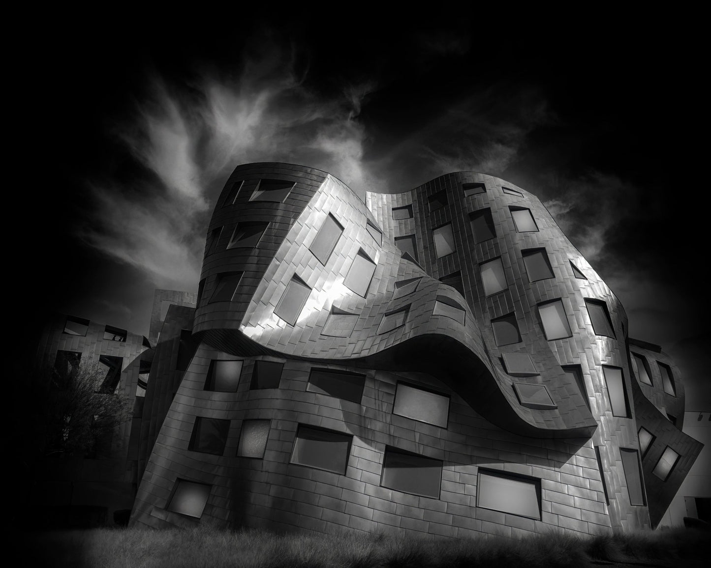 Curved Modern Fa?ade