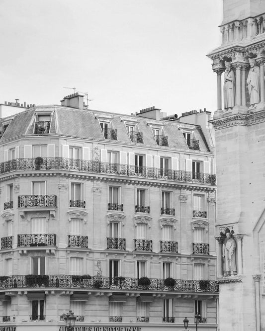 Paris Facade Noir