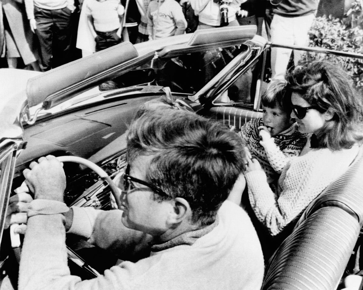 John F. Kennedy & Jacqueline Kennedy 1963 No1