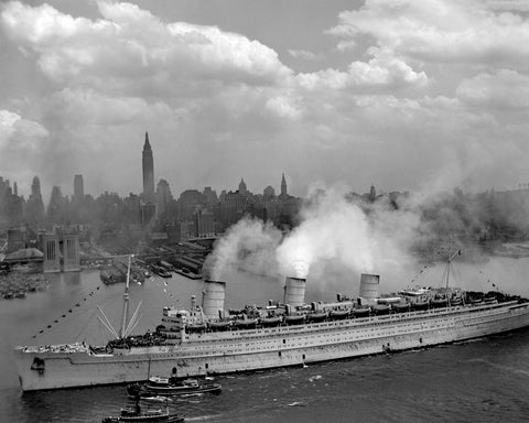 Queen Mary New York Harbor 1945