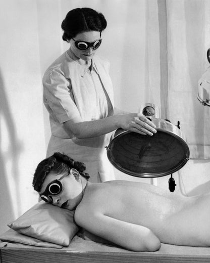 Fifth Avenue Salon 1937 No4