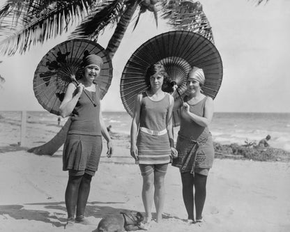 Beach Women 1910