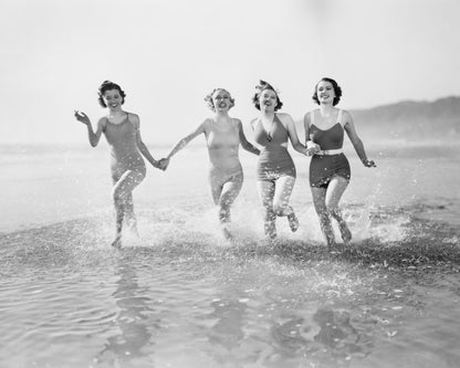 Beach Women 1930s