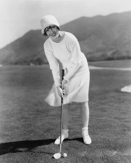 Putting for Birdie 1920s
