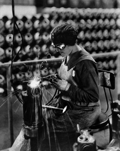 Woman Welder 1918